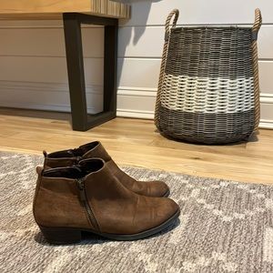 Carlos by Carlos Santana Store size 8 brown sueded booties
